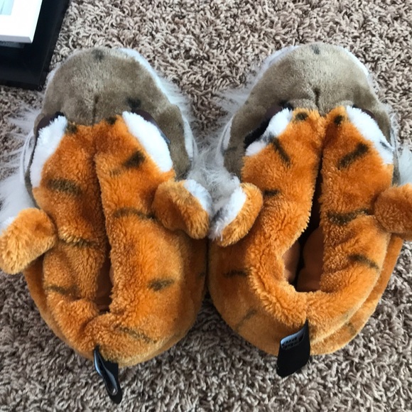 Shark Tank Happy Feet Tiger Slippers - Picture 3 of 4